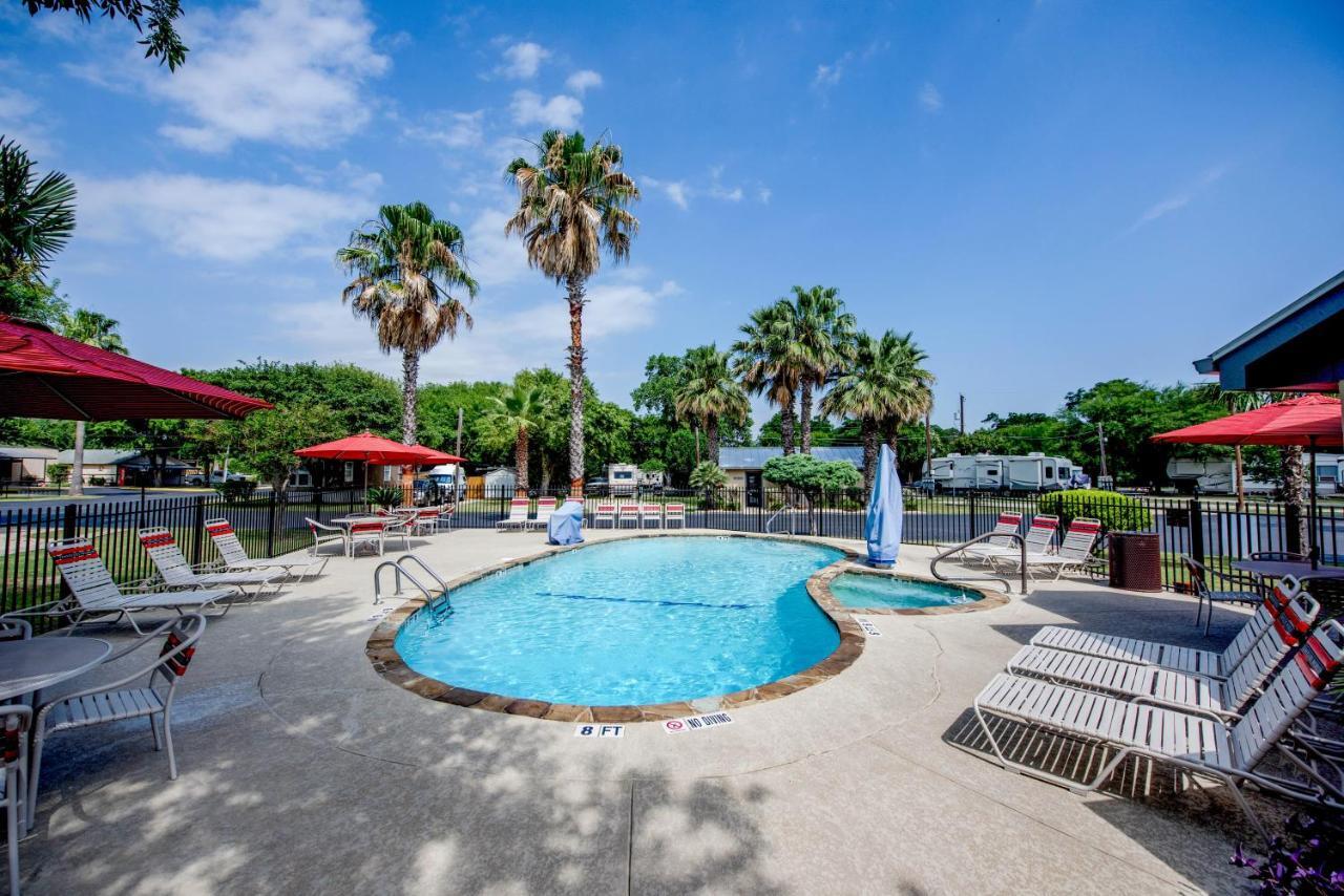 סן אנטוניו Travelers World Rv Resort מראה חיצוני תמונה